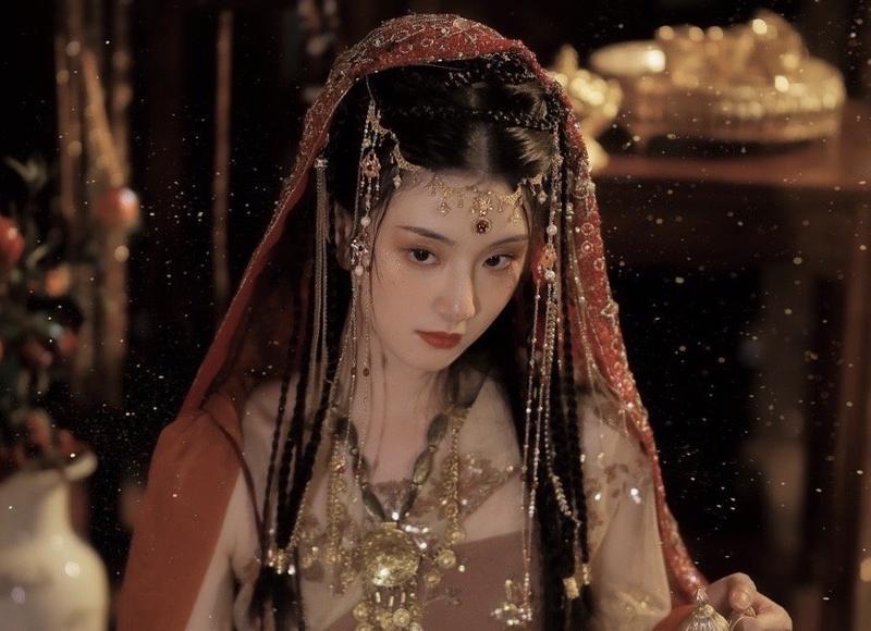 狮子男的理想恋人类型：找寻温柔、聪明和有涵养的女性