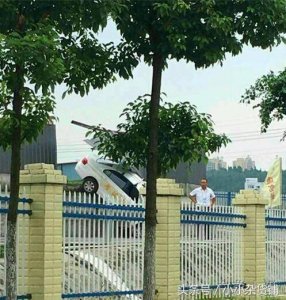 ​考驾照女学员飞越考场，神一般的存在，细数考场上的经典事故