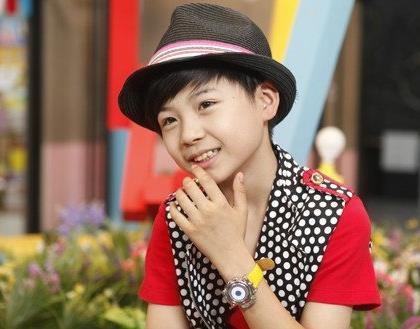 还记得星际精灵蓝多多的扮演者黄誉博吗?现在是越长越帅气了~~