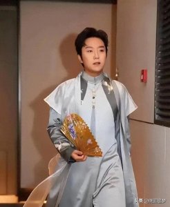 ​“跳梁小丑”李玉刚，因一首歌爆火，也因一句话被京剧界集体封杀