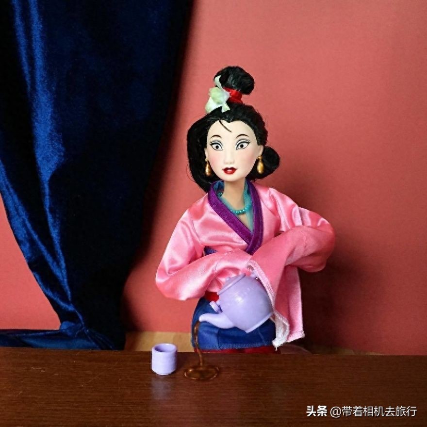 神奇女侠、灰姑娘：这些知名人物手办都是用芭比娃娃改造的